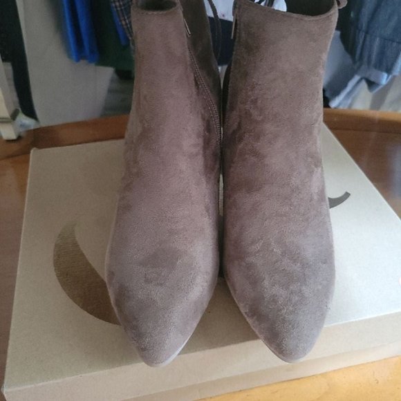 Wild Diva Casual Comfort lounge Taupe Ankle boots Womens size 8 New in Box! - Picture 2 of 5